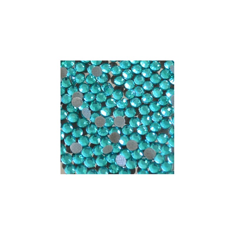 Skleněné hot-fix kamínky barva Blue zircon velikost SS16